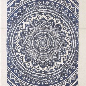4 x 6 ft Urban Outfitters area rug
